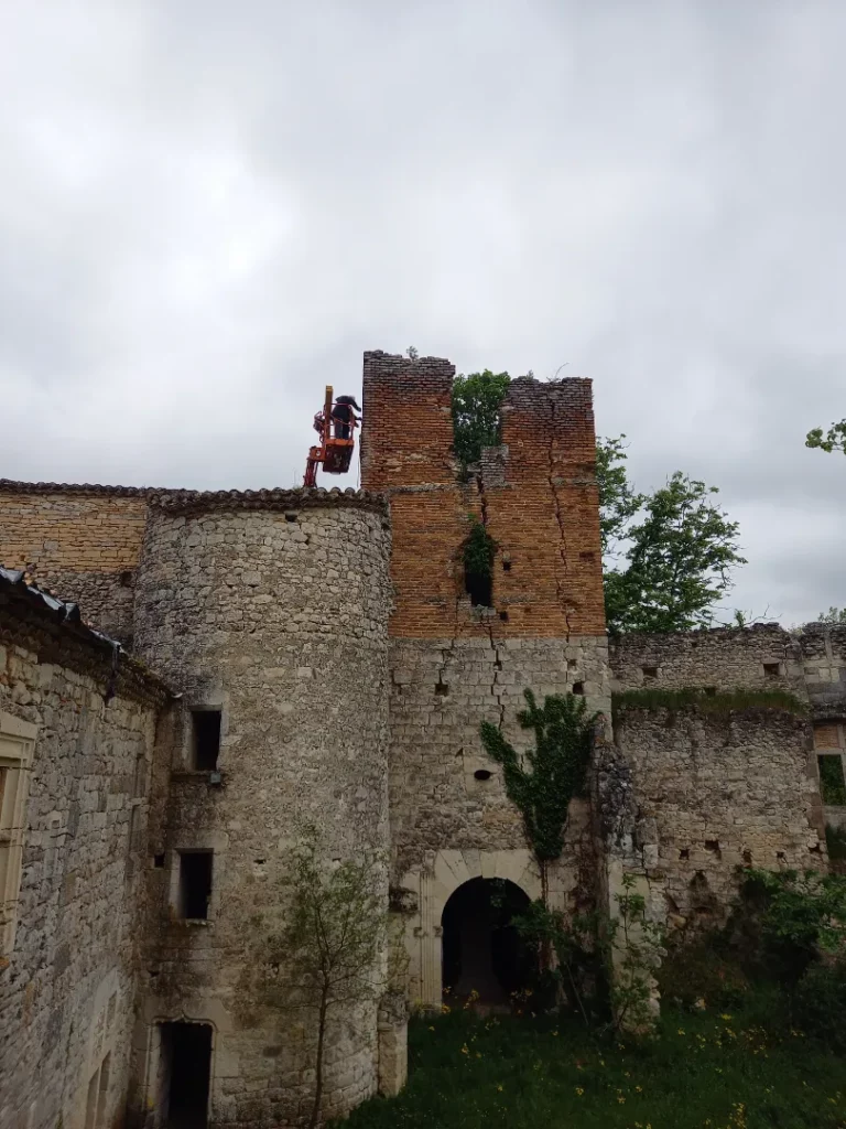 Domaine castral de Marcillac (46) Travaux intérieur - tour