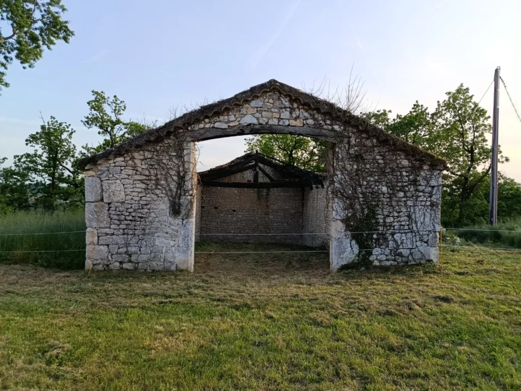 Domaine castral de Marcillac (46) Granges