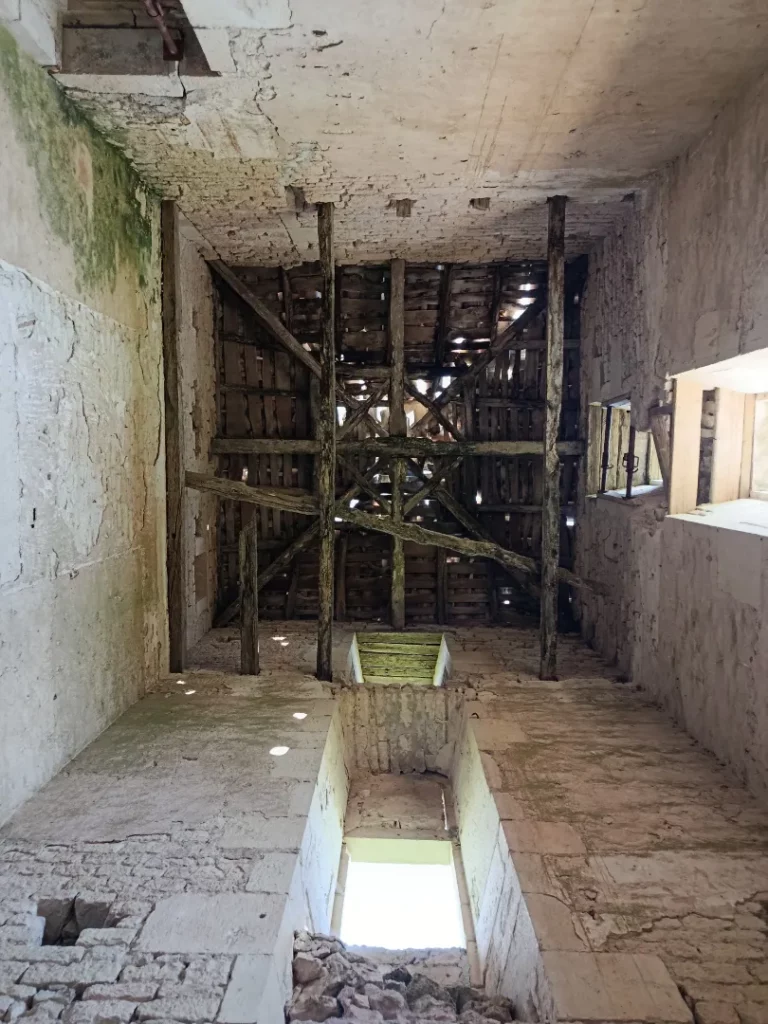 Charpente - Domaine castral de Marcillac (46)