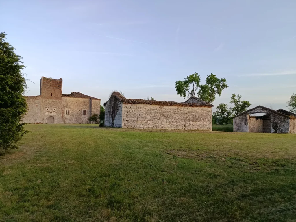 Domaine castral de Marcillac (46) Granges 